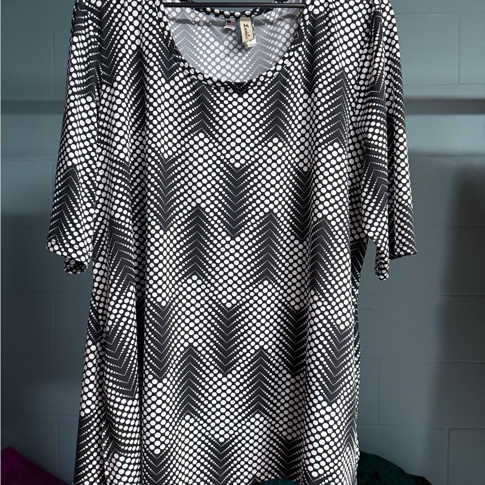 Stylish Black and White Women's Top